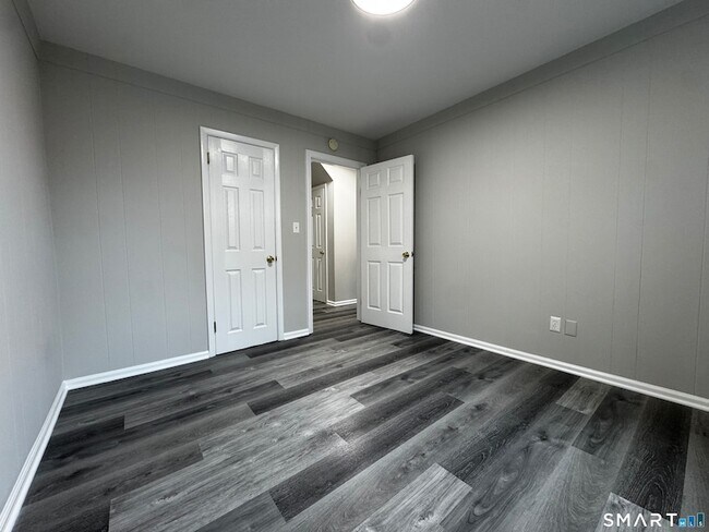 Building Photo - 45-51-51 Cowles St