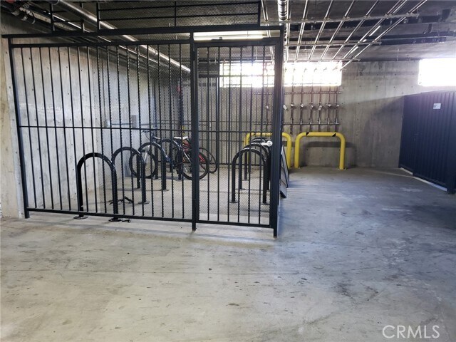 Building Photo - 2651 S Hobart Blvd