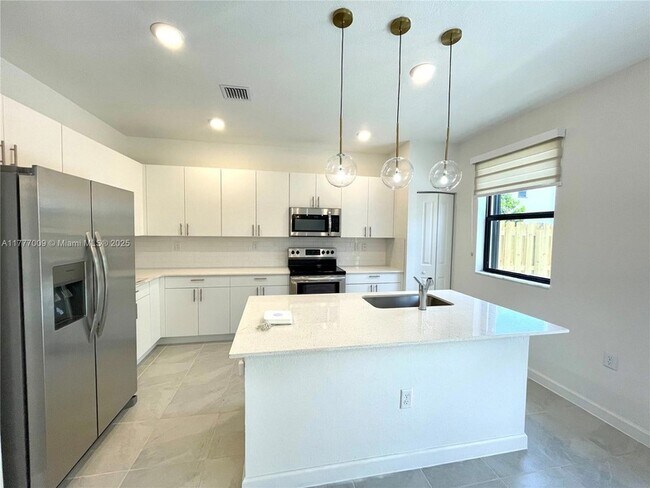 Building Photo - 28526 SW 134th Ave