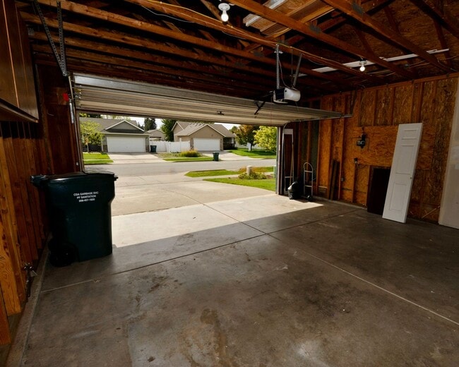 Building Photo - 7682 N Joanna Dr