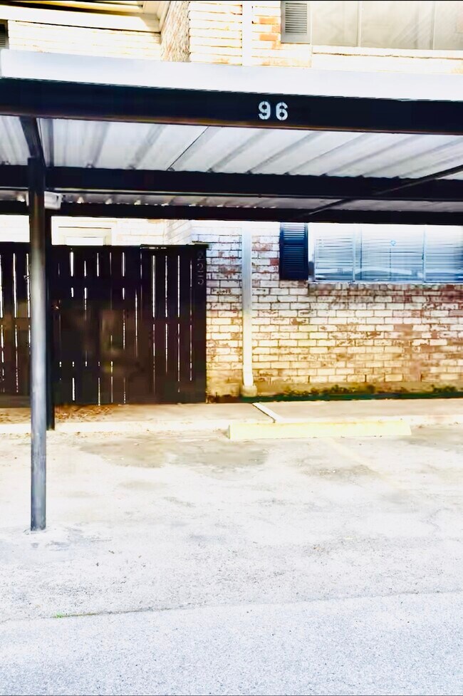 Building Photo - 7900 Westheimer Rd