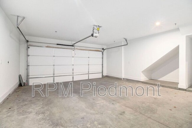 Building Photo - 205 Firefly Cir