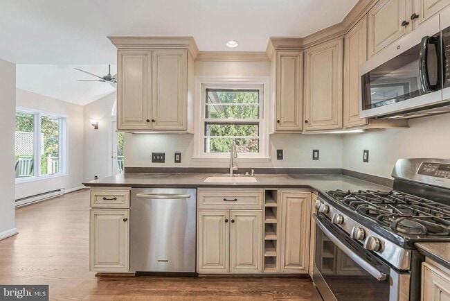 Building Photo - 3867 Chesterbrook Rd