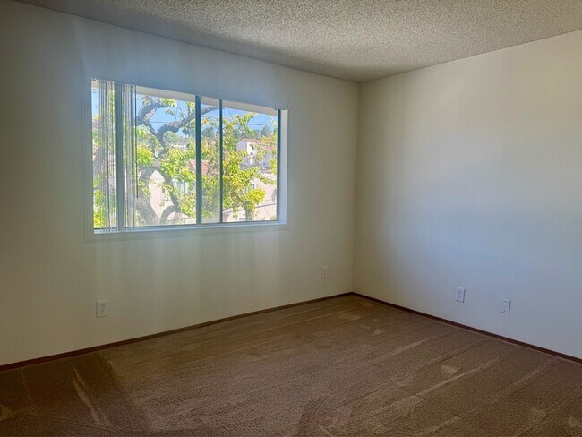 Building Photo - 5655 Riley St