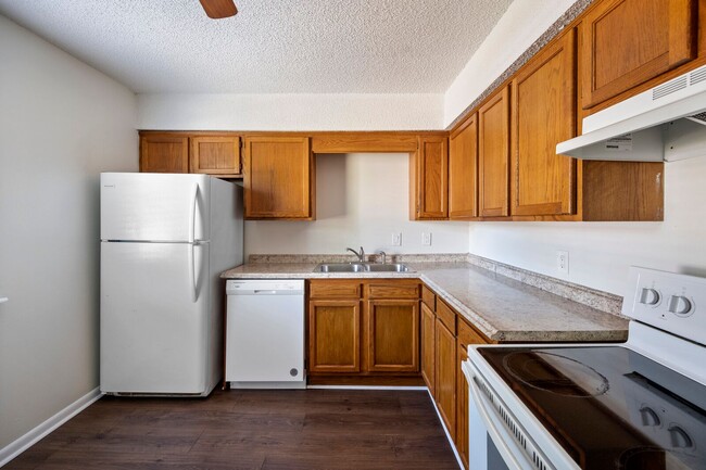 Building Photo - 4432-4434 Central Valley Dr