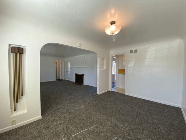 Building Photo - 526 Madison Ave