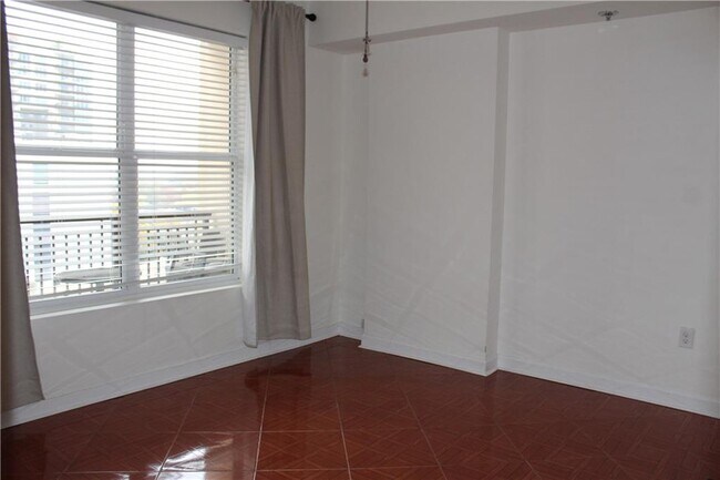 Building Photo - 1101 Juniper St NE