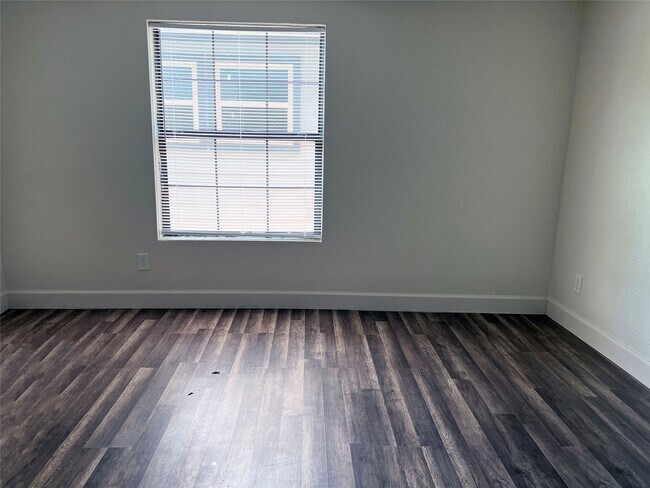 Building Photo - 201 Eastwood St