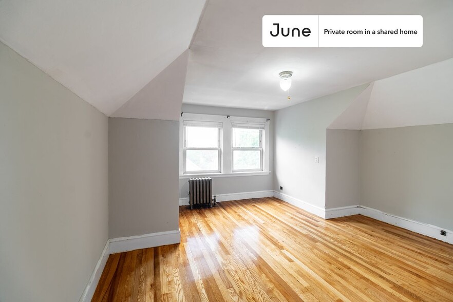 Building Photo - Room in Shared 4 bed/1 bath home