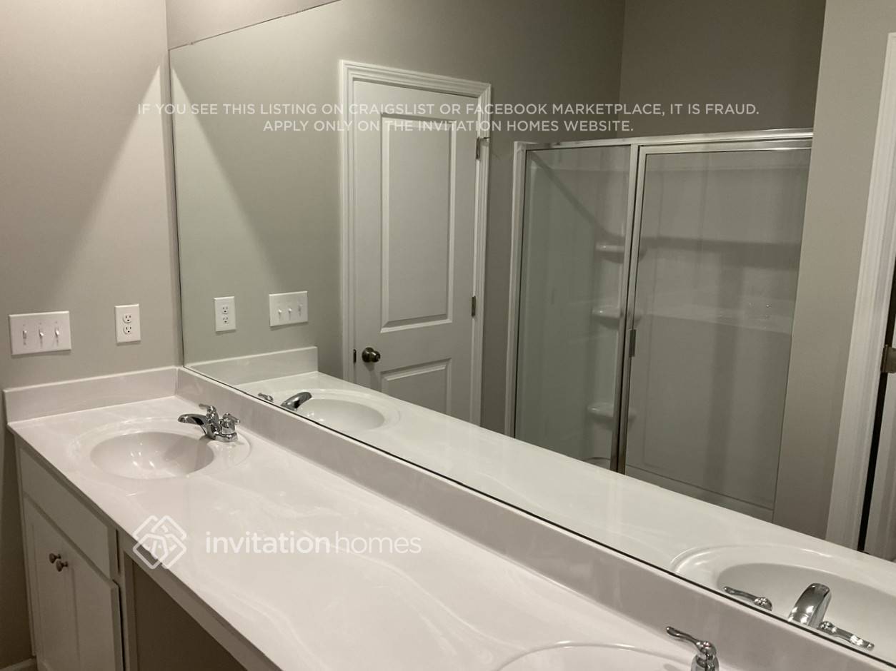 Building Photo - 533 Almere Dr