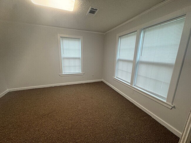 Building Photo - 5112 Kraft St