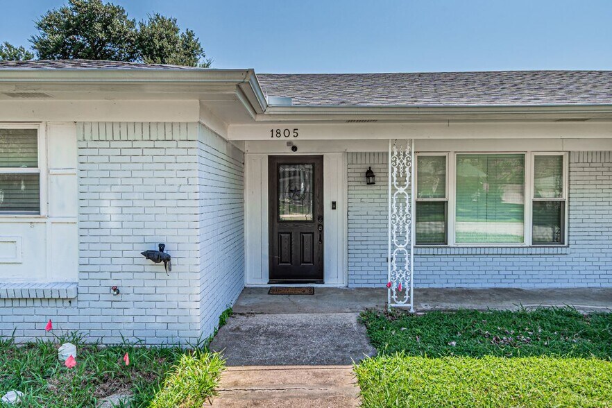 Building Photo - 1805 W Cedar Elm Dr