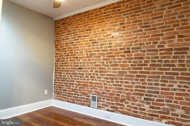 Building Photo - 23 N Potomac St