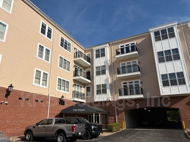 Building Photo - 670 Town Center Dr