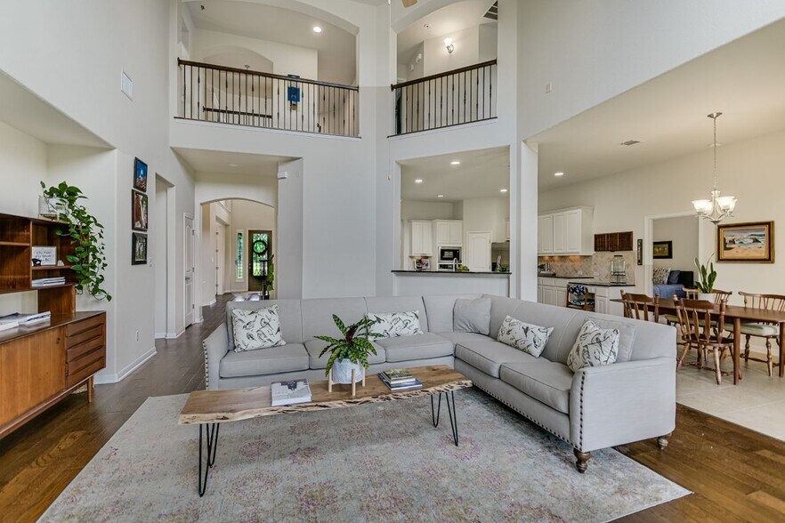 Building Photo - 330 Jayne Cove