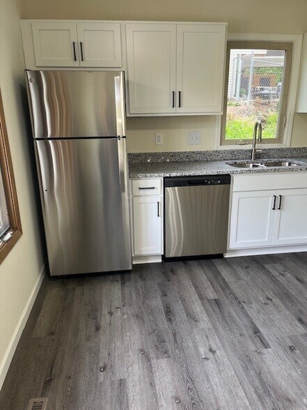 Building Photo - 3700 Westmark Cir