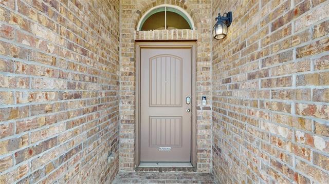 Building Photo - 1000 Meadow Scape Dr