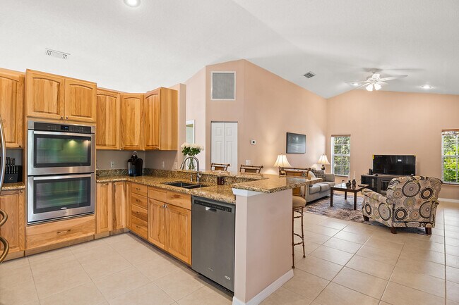 Building Photo - 922 Jackson Way