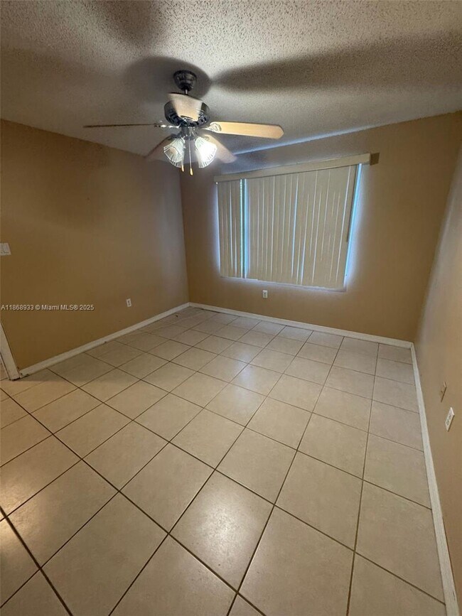 Building Photo - 5040 Terrace Palms Cir