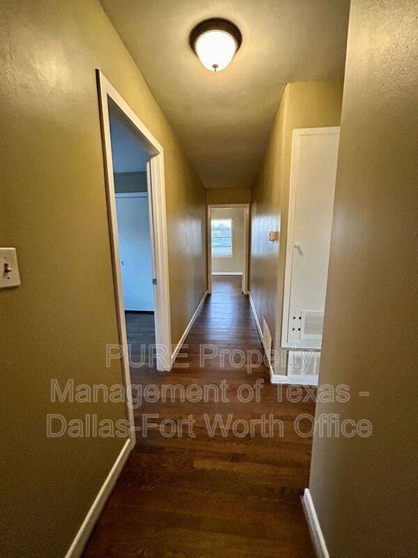 Building Photo - 1607 Briarwood Blvd