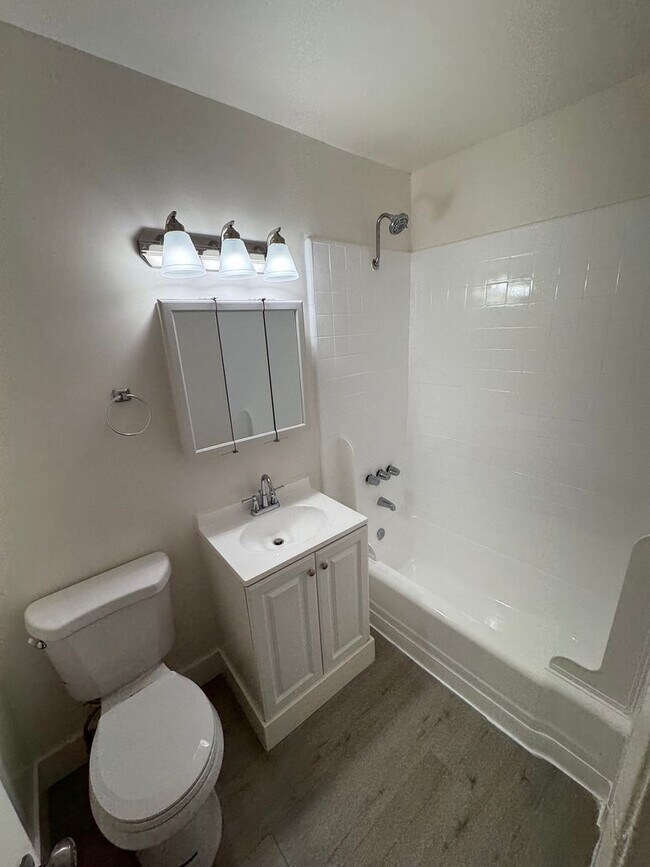 Interior Photo - 9842 Ramona St