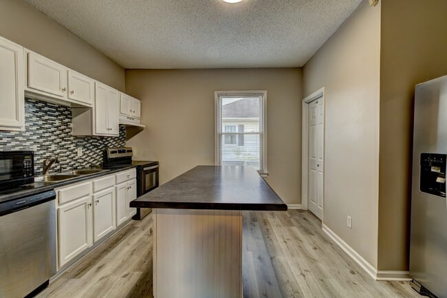 Building Photo - 64 Burton St