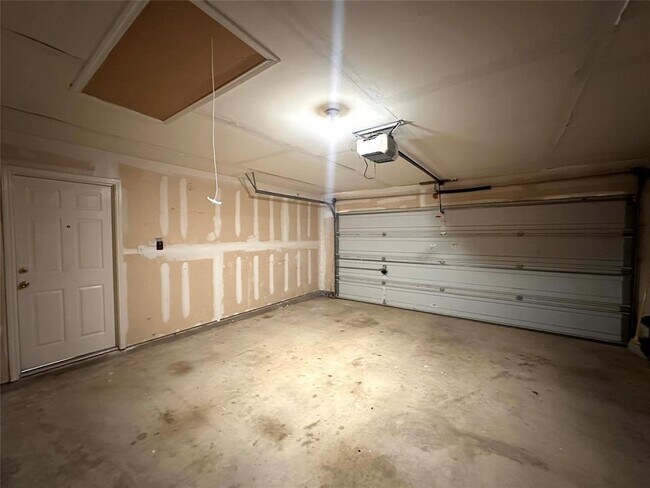 Building Photo - 6708 Bancroft Woods Dr