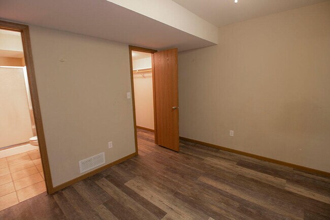 Building Photo - 1503 Greensboro Dr