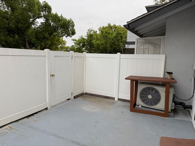 Building Photo - 20279 Green Hill Ln