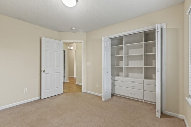 Building Photo - 115 Revolution Dr