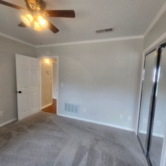 Building Photo - 307 N Bradley St