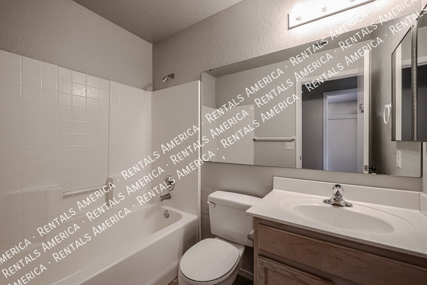 Building Photo - 8860 E Dartmouth St