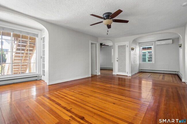 Building Photo - 6 Church St