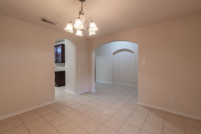 Building Photo - Charming 3-Bedroom Home in the Heart of Ho...