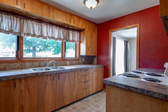 Building Photo - 1816 Elaine Dr