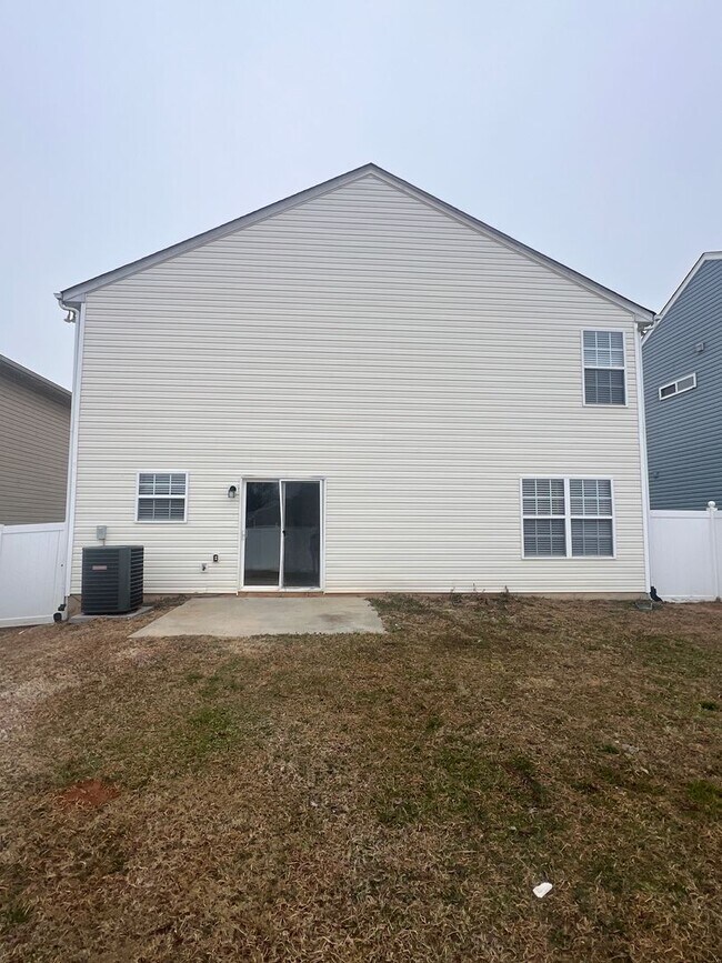 Building Photo - Charlotte Home for Rent (4 beds, 2.5 Baths)