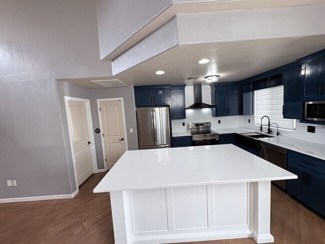 Building Photo - 181 E Crown Ct