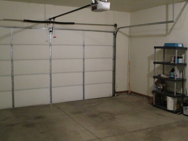 Building Photo - Unfurnished 3 Bed, 2 Bath Home for Rent in Lake Forest