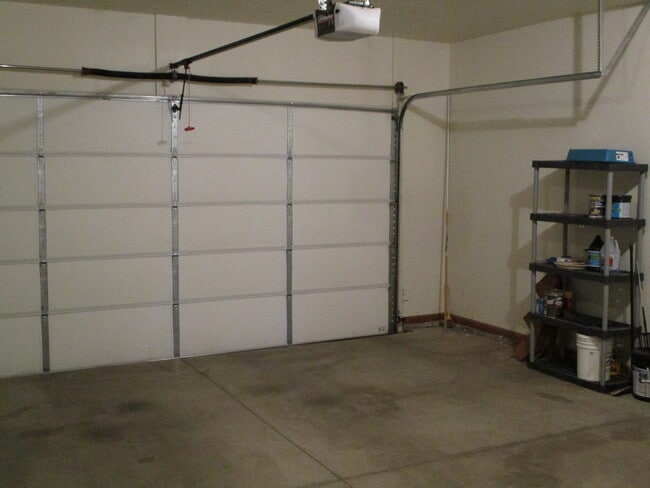 Building Photo - Unfurnished 3 Bed, 2 Bath Home for Rent in...