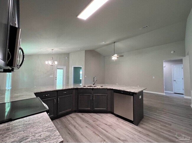Building Photo - 4630 Santa Rosa Dr