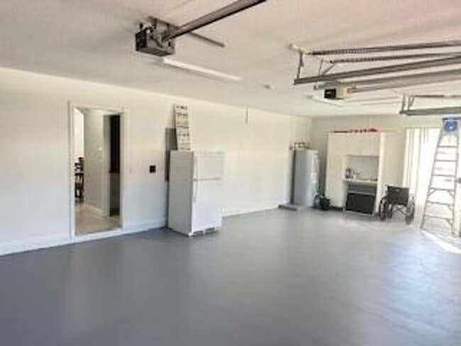 Building Photo - 550 Cypress Crossing