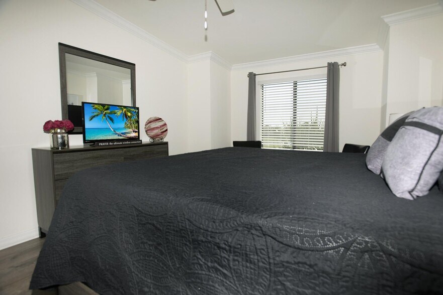 Building Photo - 5557 Palmer Cir