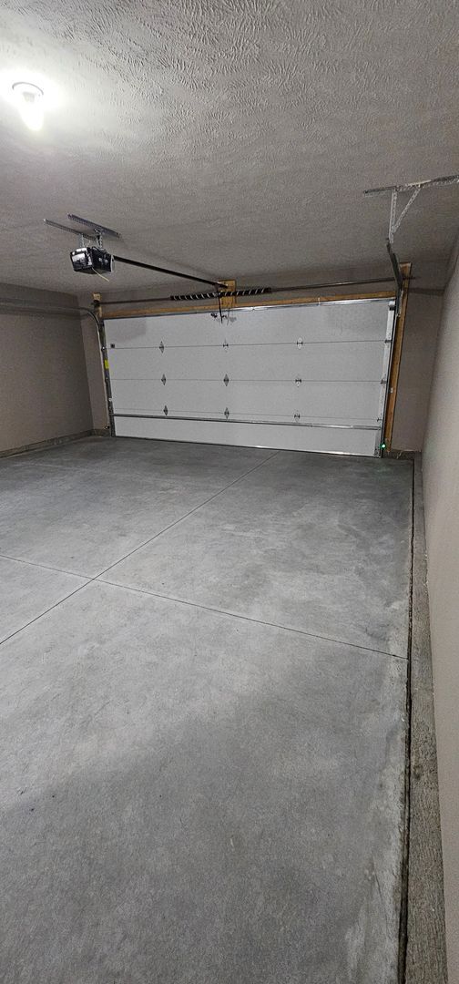 Building Photo - 2-bedroom, 1 bathroom apartment with 1 car detached garage