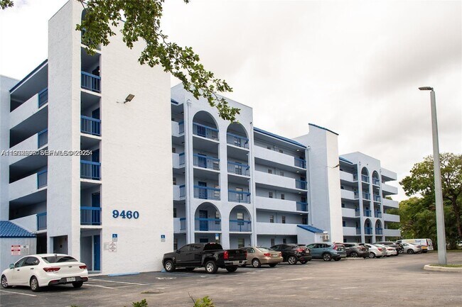 Building Photo - 9460 Fontainebleau Blvd