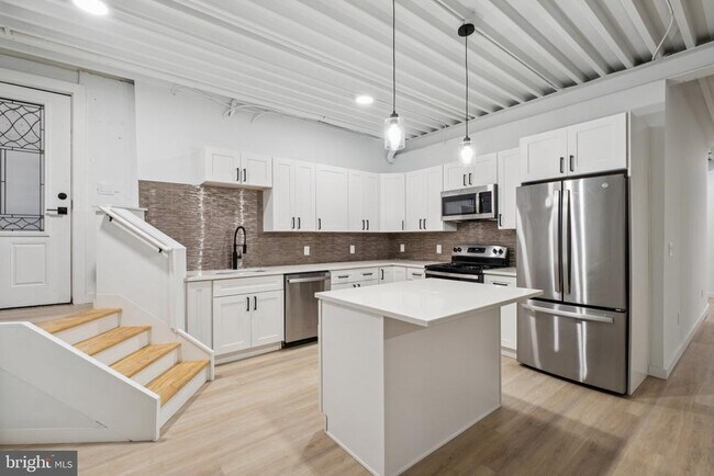 Building Photo - 1116 N Bodine St
