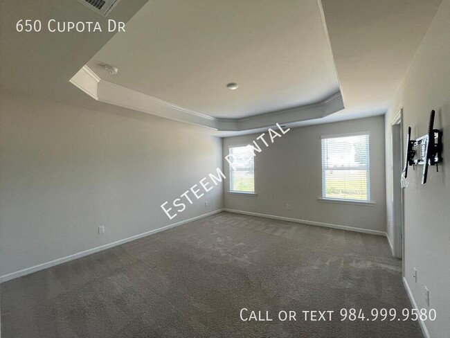 Building Photo - 650 Cupota Dr