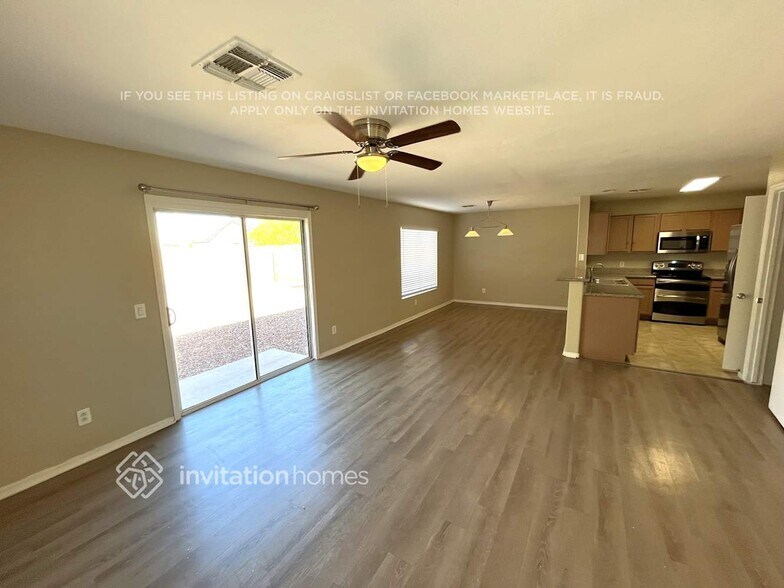 Building Photo - 12112 W Dahlia Dr