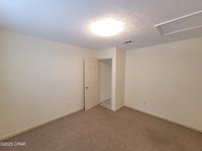 Building Photo - 5522 Pinetree Ave