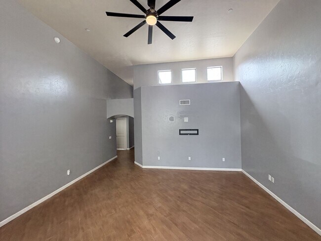 Building Photo - 181 E Crown Ct