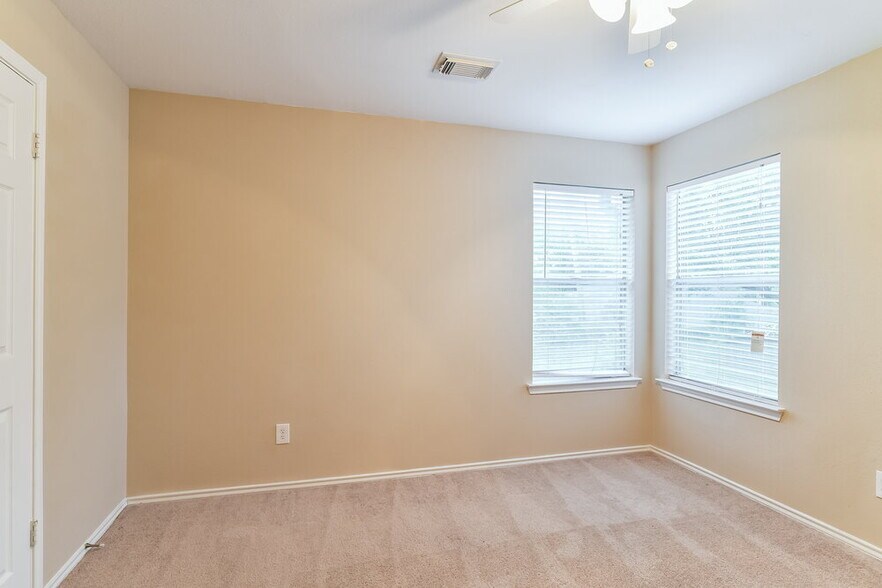 Building Photo - 16821 Kettle Creek Dr